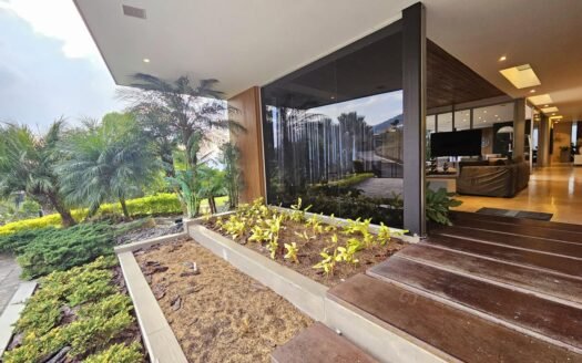 HERMOSA CASA UBICADA EN PARCELACIÓN CERRADA EN PALMAS