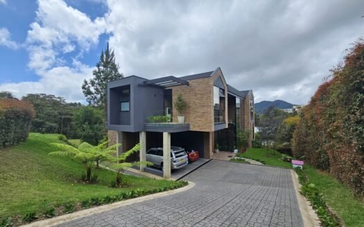 CASA CAMPESTRE DE LUJO EN PRADO LARGO – ALTO DE PALMAS