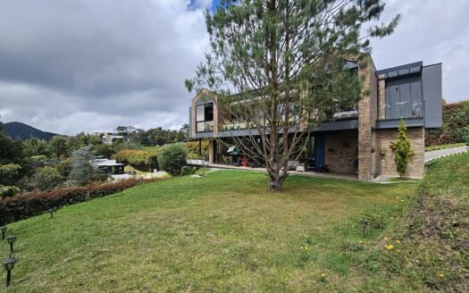 CASA CAMPESTRE DE LUJO EN PRADO LARGO – ALTO DE PALMAS