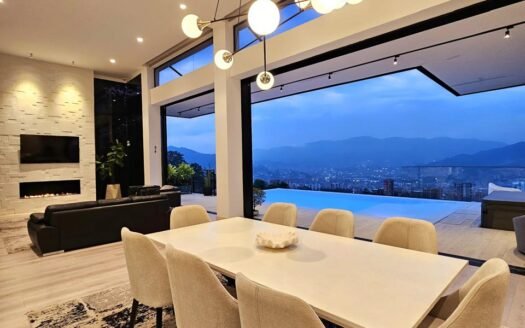 CASA EN ALTO DE LOS BALSOS CON VISTA A MEDELLIN