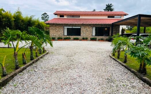 CASA CAMPESTRE EN VENTA LLANOGRANDE