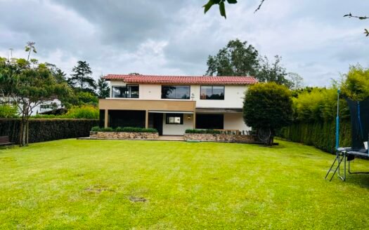 CASA CAMPESTRE EN VENTA LLANOGRANDE