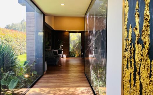 HERMOSA CASA EN VENTA EN EL ALTO DE LAS PALMAS – MEDELLIN
